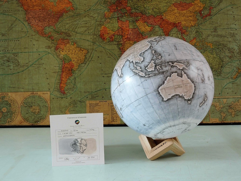 Each globe is an unique piece and comes with an individual certificate of origin.