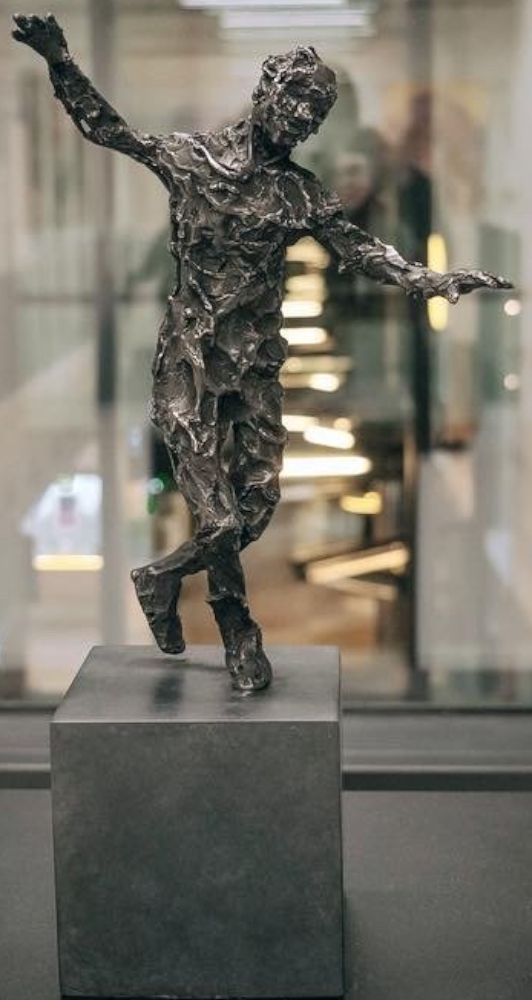 'Le Danseur de Bust' (2023): bronze sculpture.
