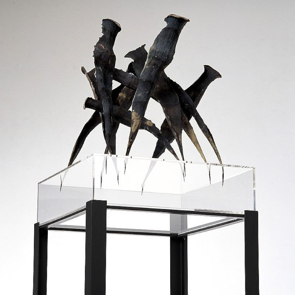 Standing object: Agave, acryl, steel (120 x 45 x 45 cm).