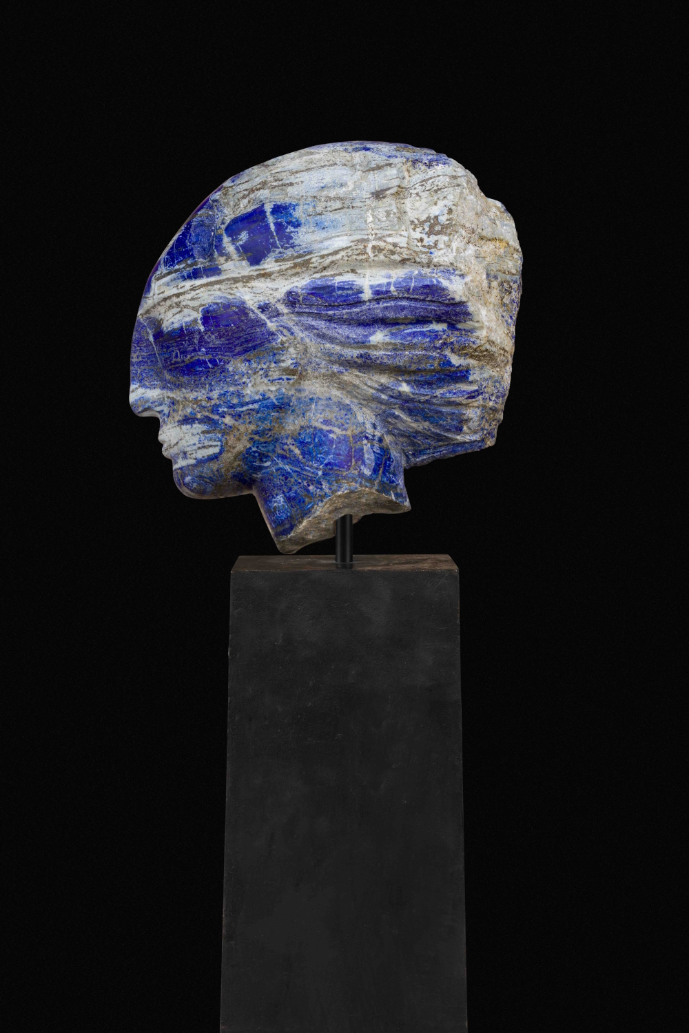 'Daughter Of The Sky II' (2023): Lapis Lazuli, height: 34 cm.