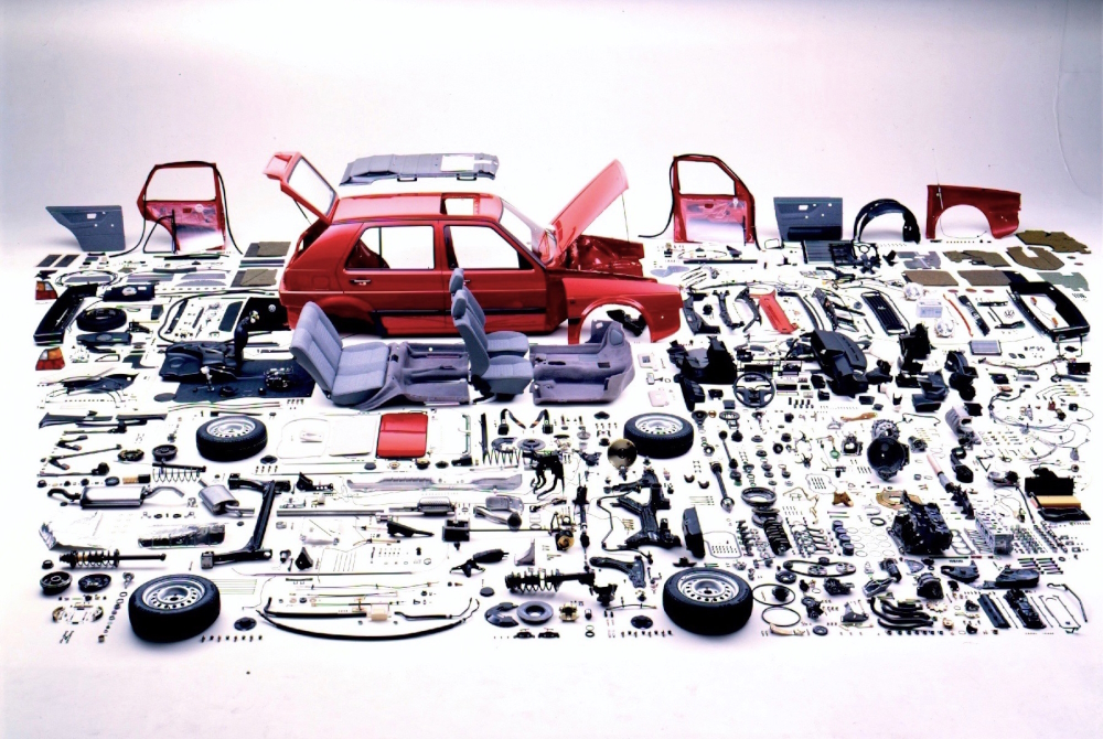 Photo for the legendary Volkswagen advertising campaign 'Classic Parts': a VW Golf dissembled into 6.843 parts.