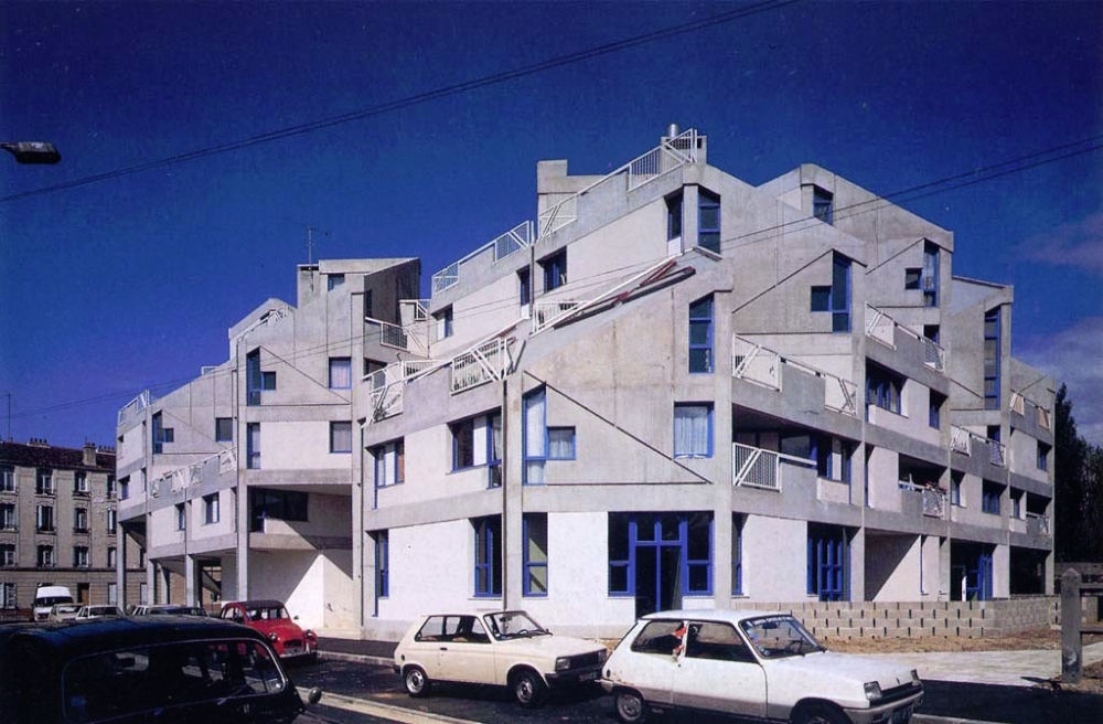 Iwona Buczkowska works and lives in the Cité Les Longs Sillons estate, located in the Parisian south-east suburb of Ivry-sur-Seine. She has designed the project with 96 PLA housing units, PMI, day nursery, town meeting room, 400 m2 of shops, underground car park.