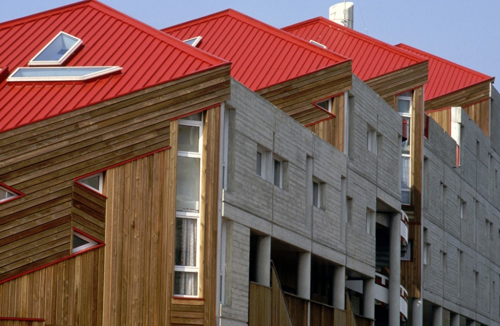 ‘Toits Rouges’ in Saint Dizier: 81 timber/concrete frame homes, meeting room and underground car park.