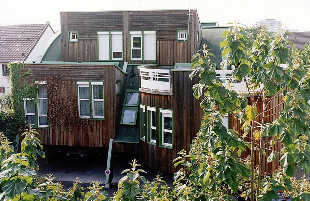 Function-housing at Bobigny. Project owner: Départ. de la Seine-Saint-Denis; 1995; 4 staff residences, car parks; all-wood construction; gross floor area 500 m2.