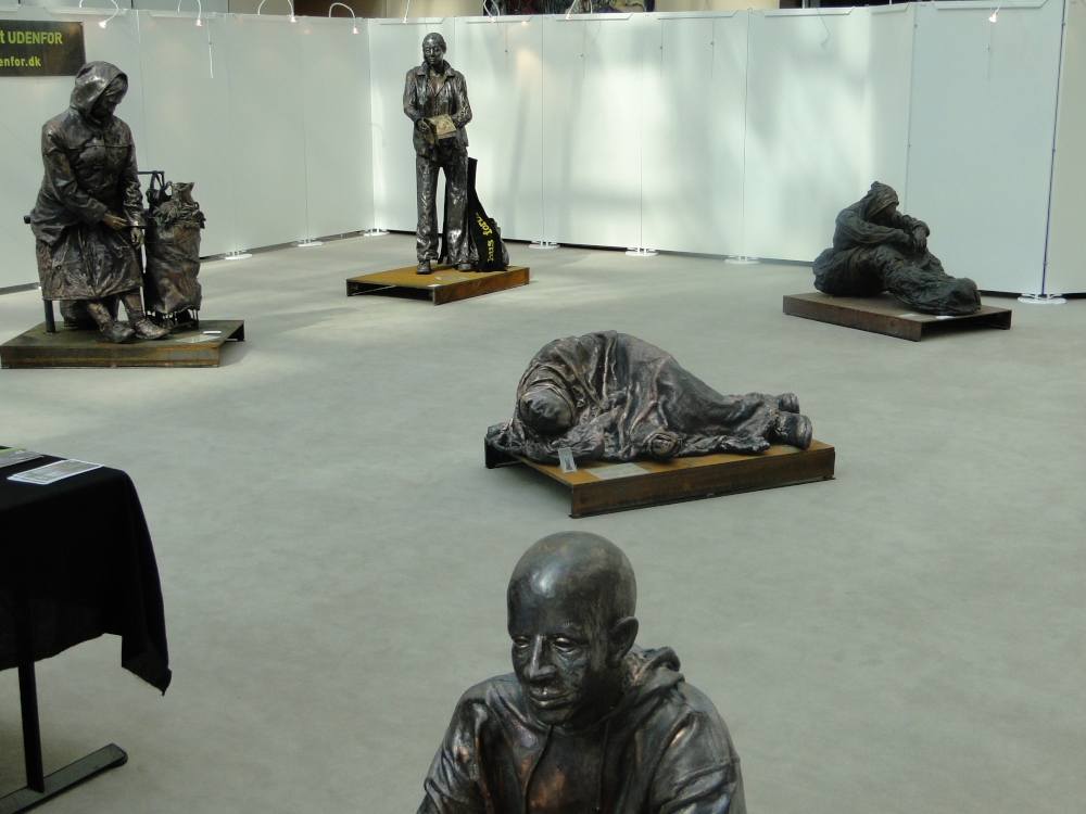 'Ending Homelessness': 13 copper sculptures of homeless individuals, size 1:1, were put up at the European Parliament and displayed on tour in nine European countries. 