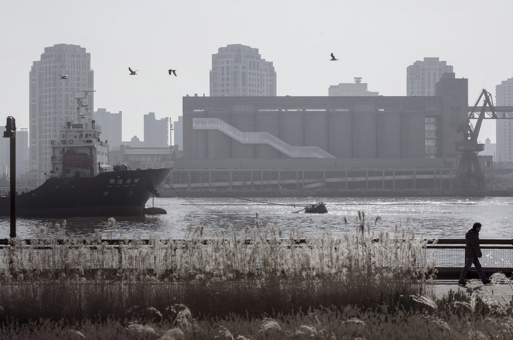 Silos Art Centre: renovation and reuse of a 80,000-ton silo warehouse, being the most powerful industrial heritage on Minsheng Wharf.