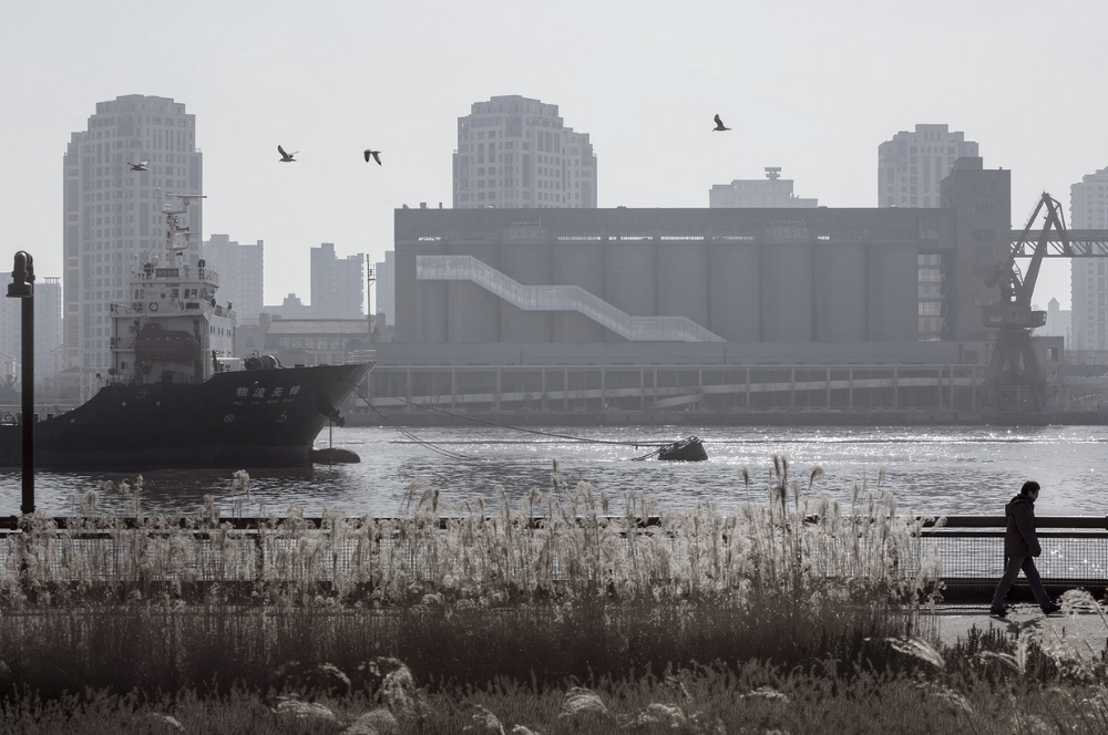 Silos Art Centre: renovation and reuse of an 80,000-ton silo warehouse, being the most powerful industrial heritage on Minsheng Wharf.