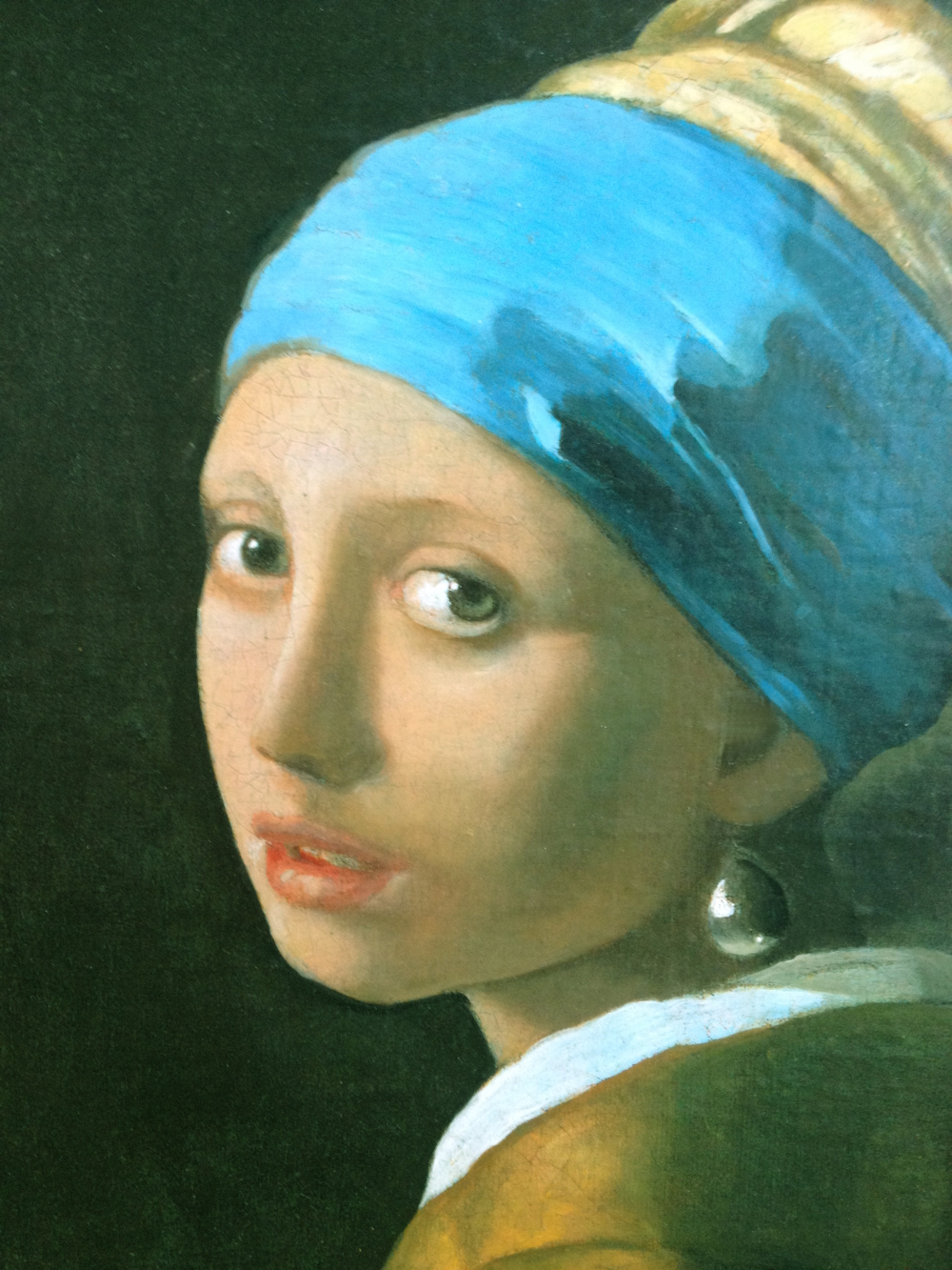 Identical to the original: Bottega Tifernate's reprodution of Jan Vanmeer's 'The Girl with the Pearl Earring'.