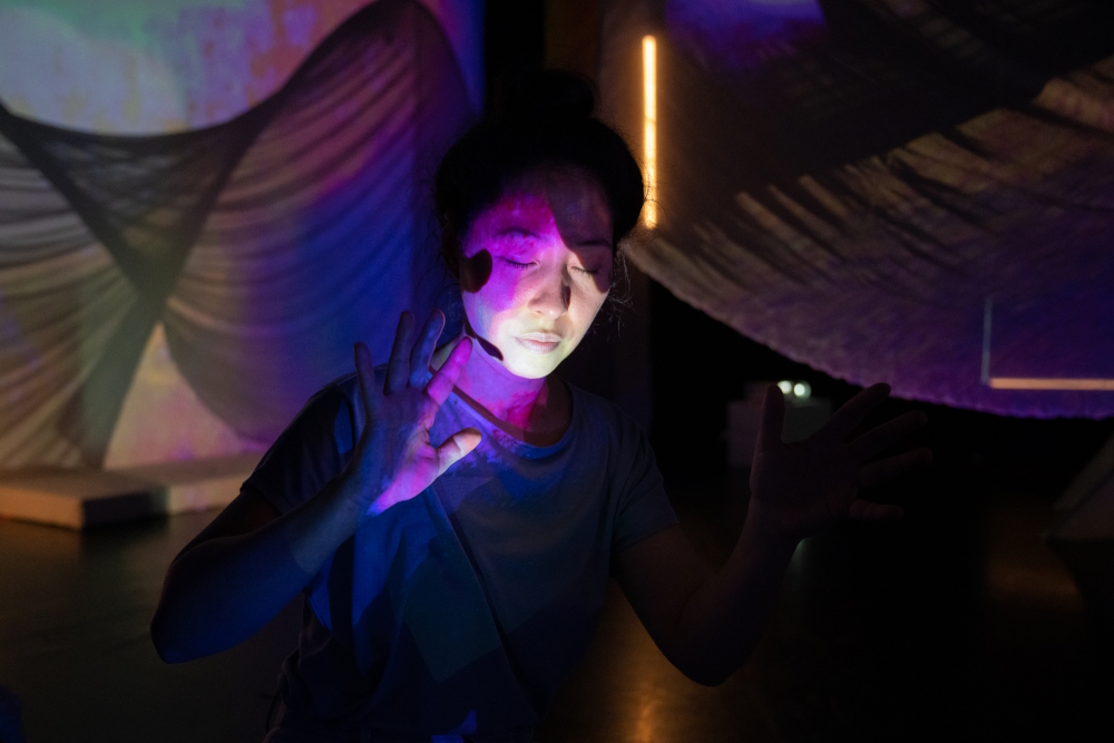 All is Light focuses on the audience's experience in the form of an immersive installation: music, video projections, dance and live stream create an experiential space in which synaesthetic perception can be recreated